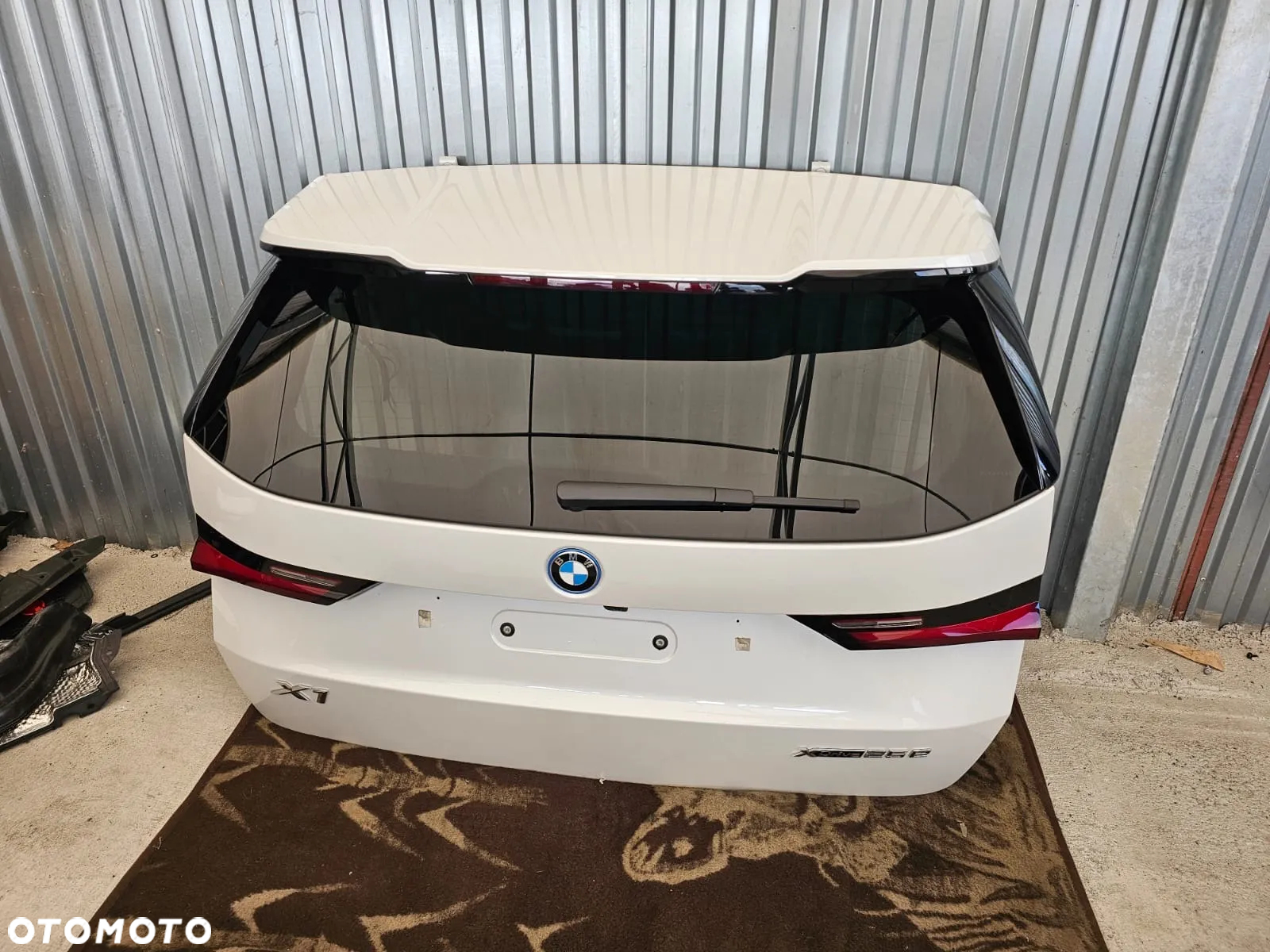 TYŁ KOMPLETNY LAMPY KLAPA ZDERZAK BMW X1 U11 A96 MINERALWEISS BIAŁĄ PERŁA - 6