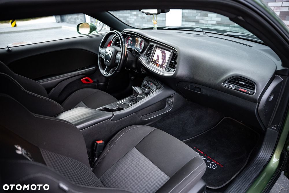 Dodge Challenger 6.4 Scat Pack - 14
