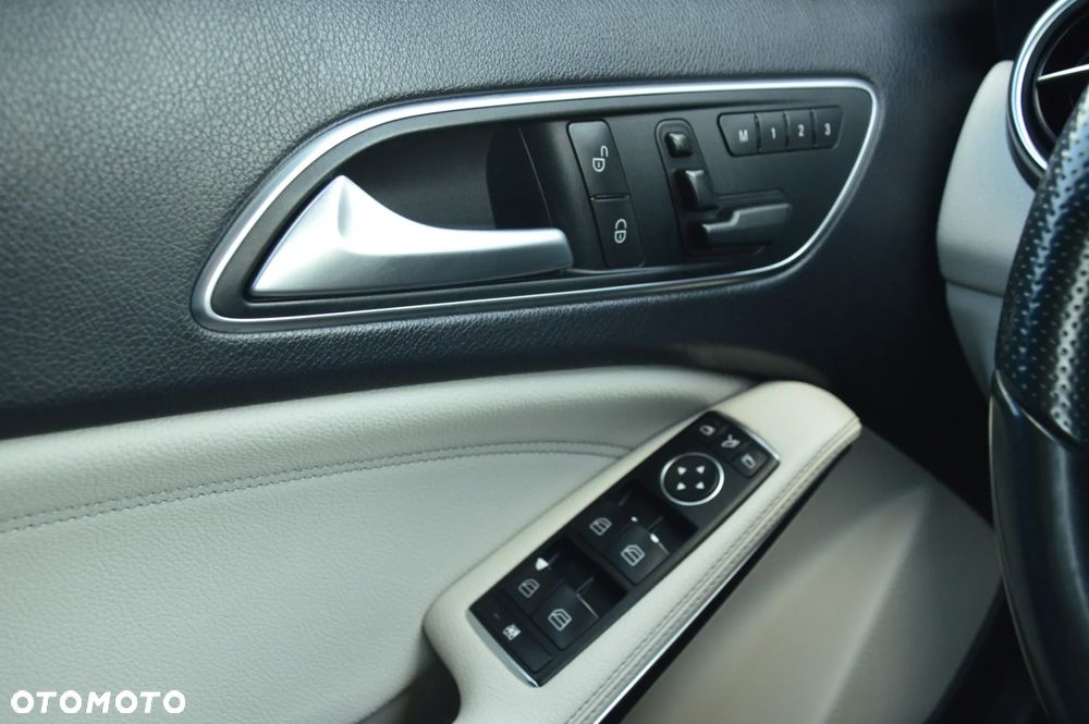 Mercedes-Benz Klasa A 250 4Matic 7G-DCT - 13