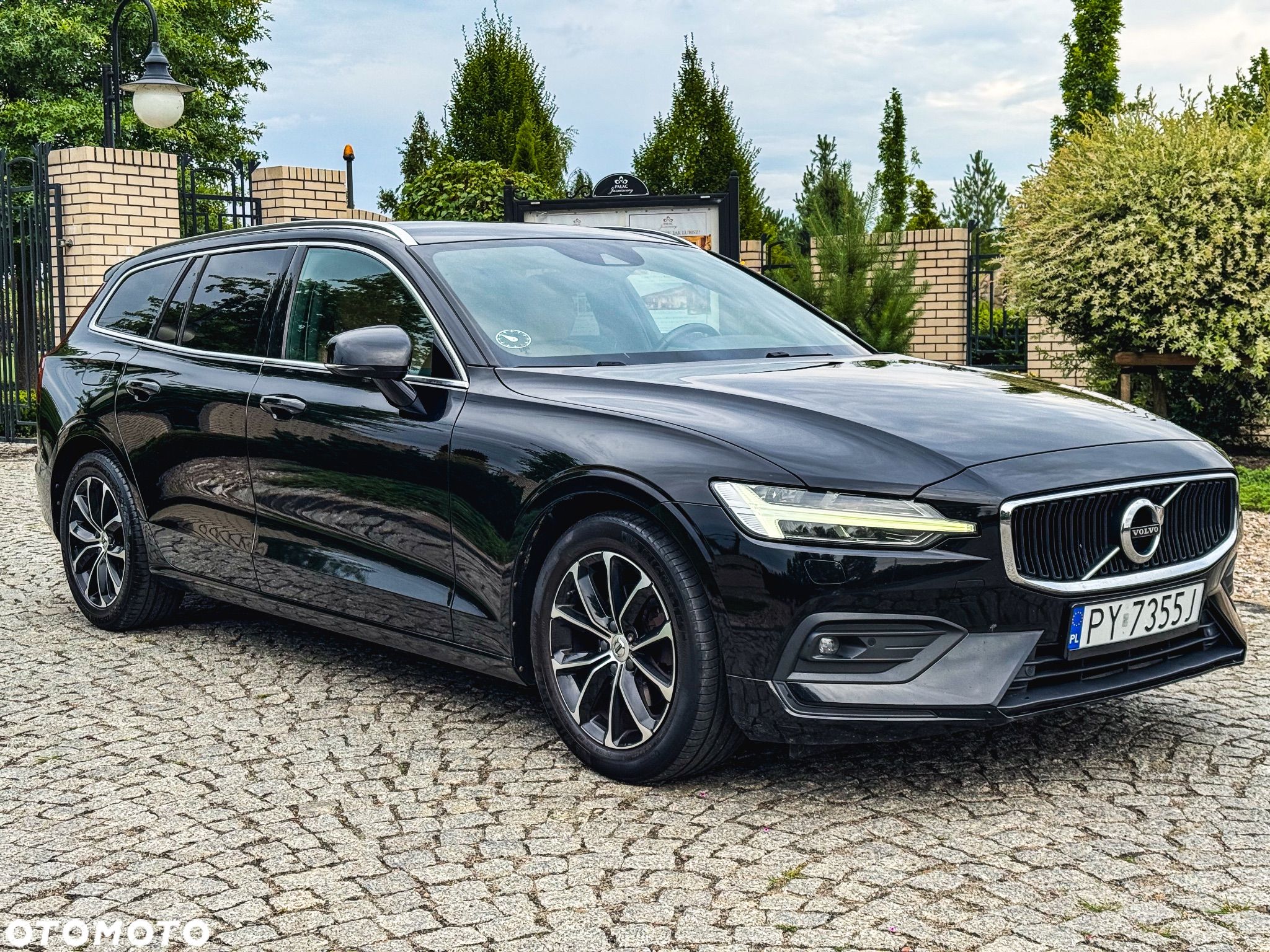 Volvo V60 D4 Momentum Pro - 1