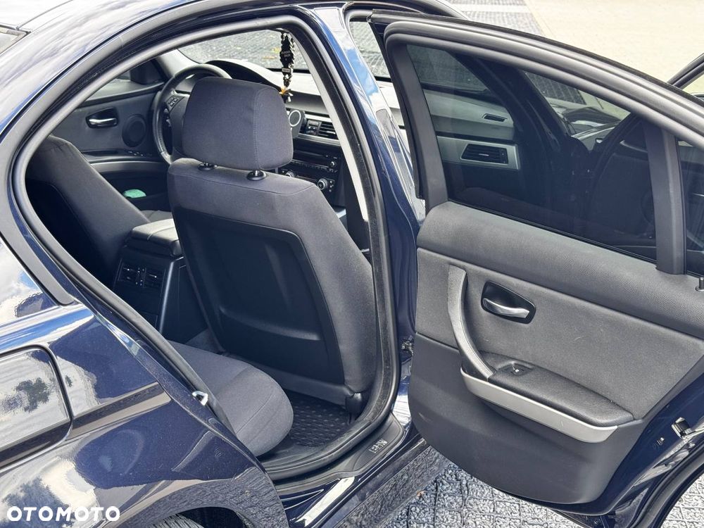 BMW Seria 3 318d - 11