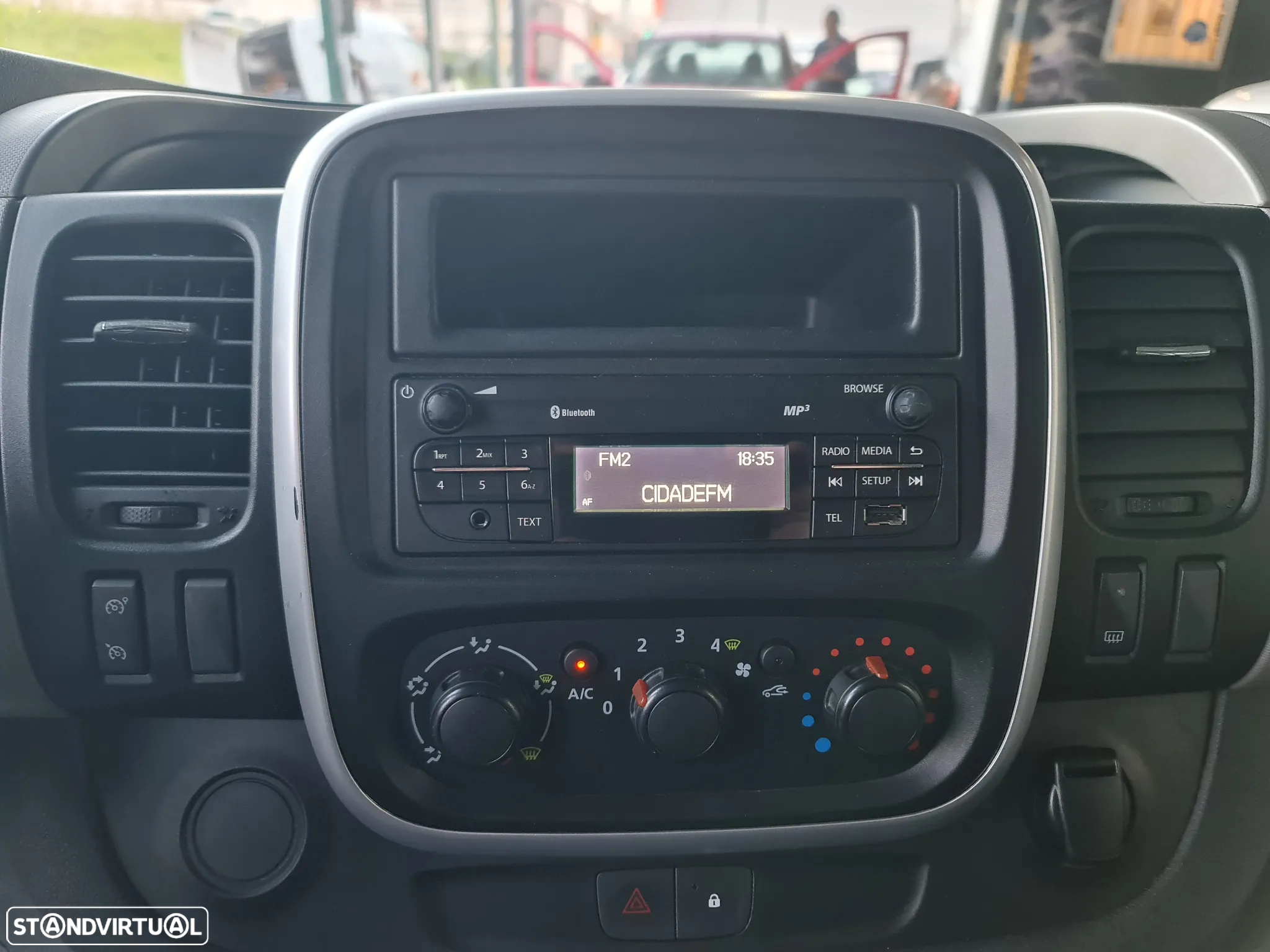 Renault TRAFIC DCI 3Lug * AC/BLUETOOTH *c/ IVA incluido - 25
