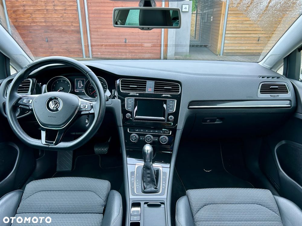 Volkswagen Golf - 11