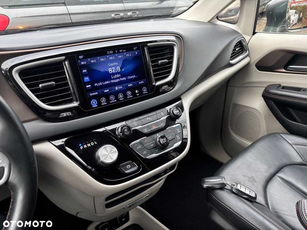 Chrysler Pacifica - 13