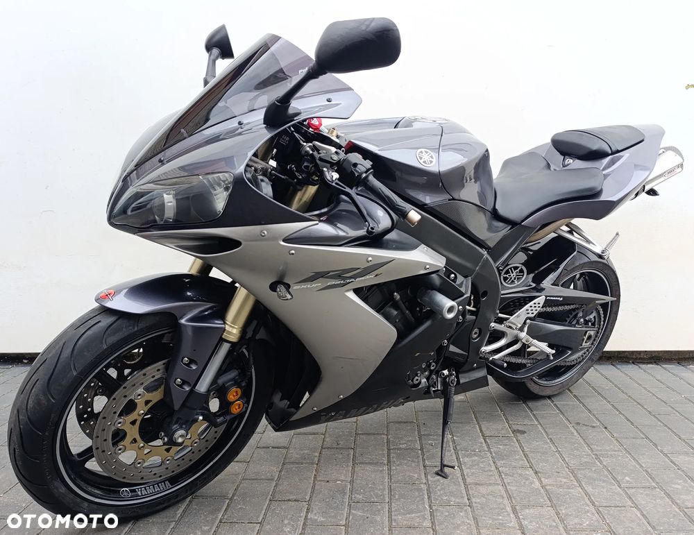 Yamaha R1 - 3