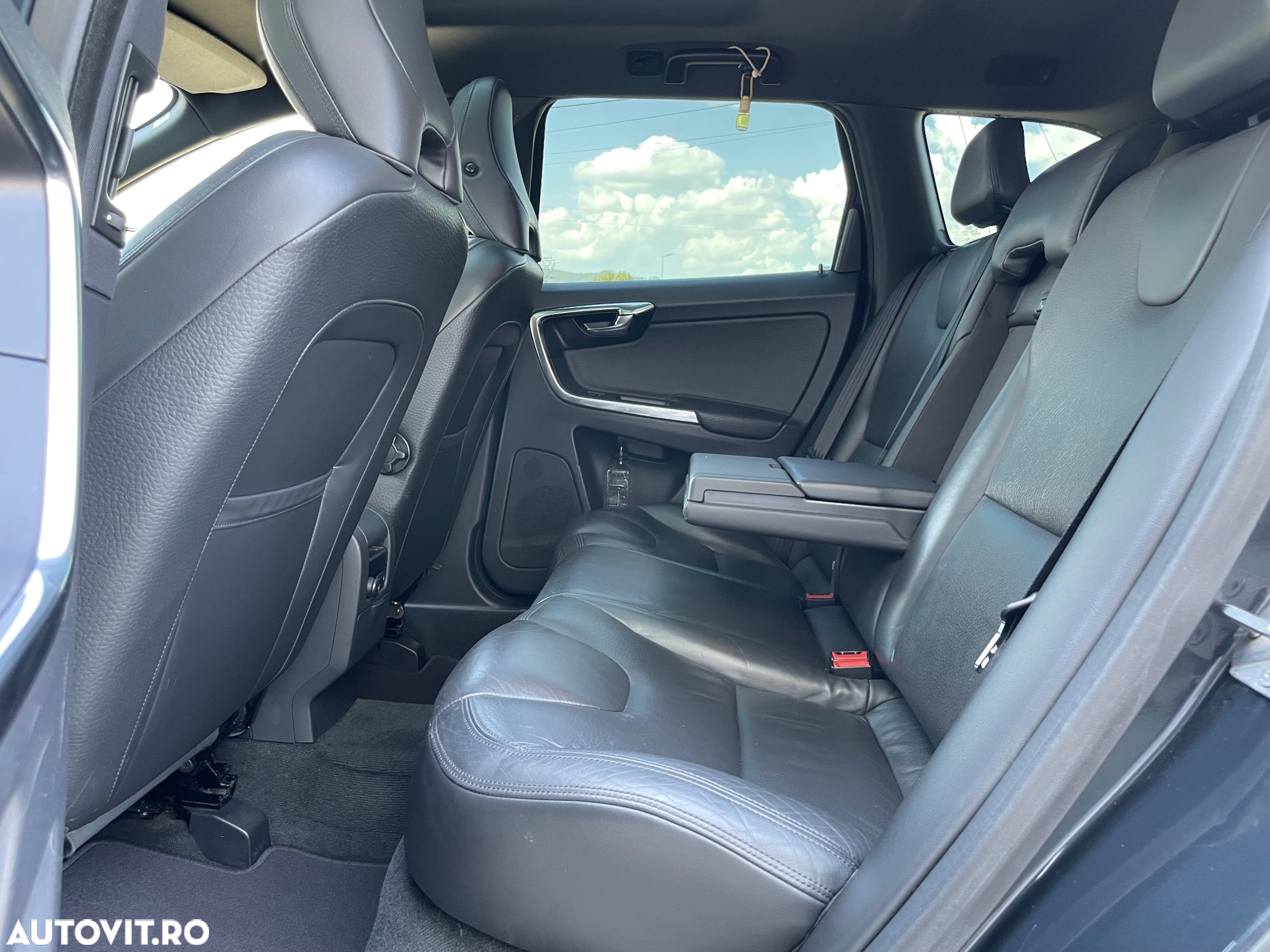 Volvo XC 60 D5 AWD Geartronic Summum - 14