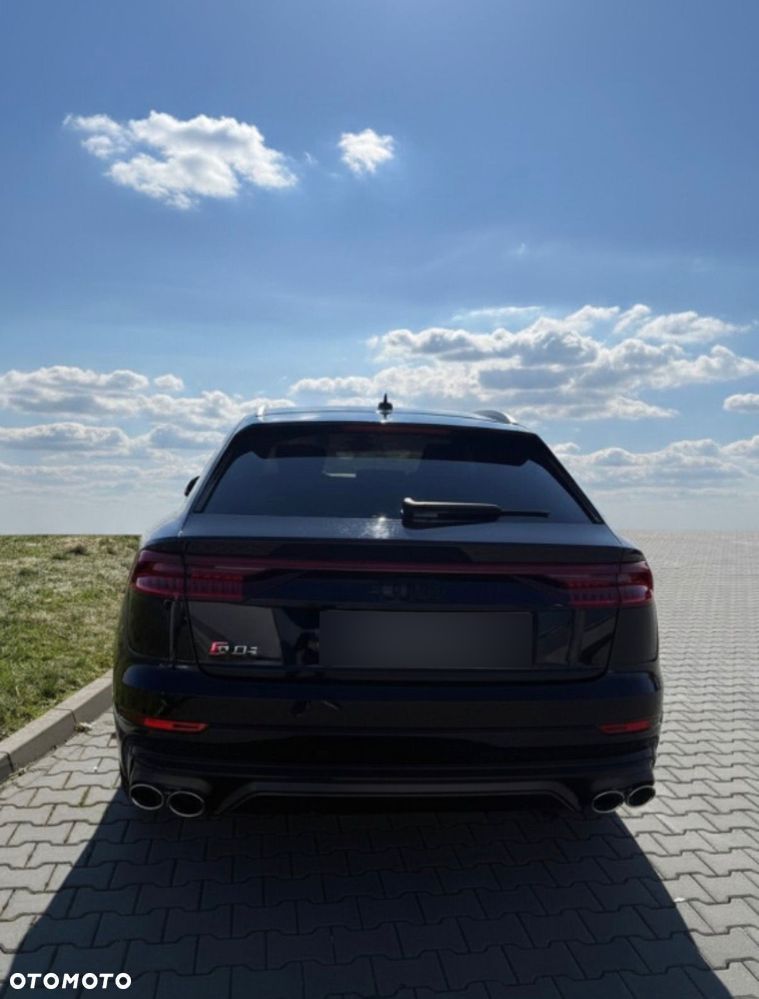 Audi SQ8 - 8