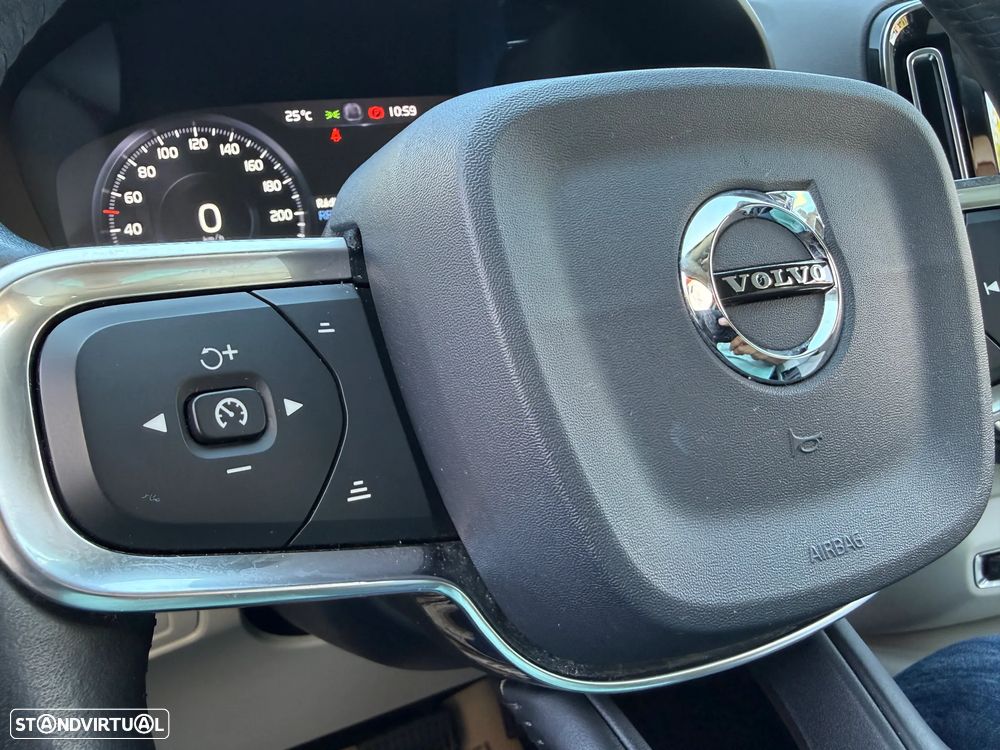 Volvo XC 40 2.0 D3 Momentum Plus Geartronic - 28