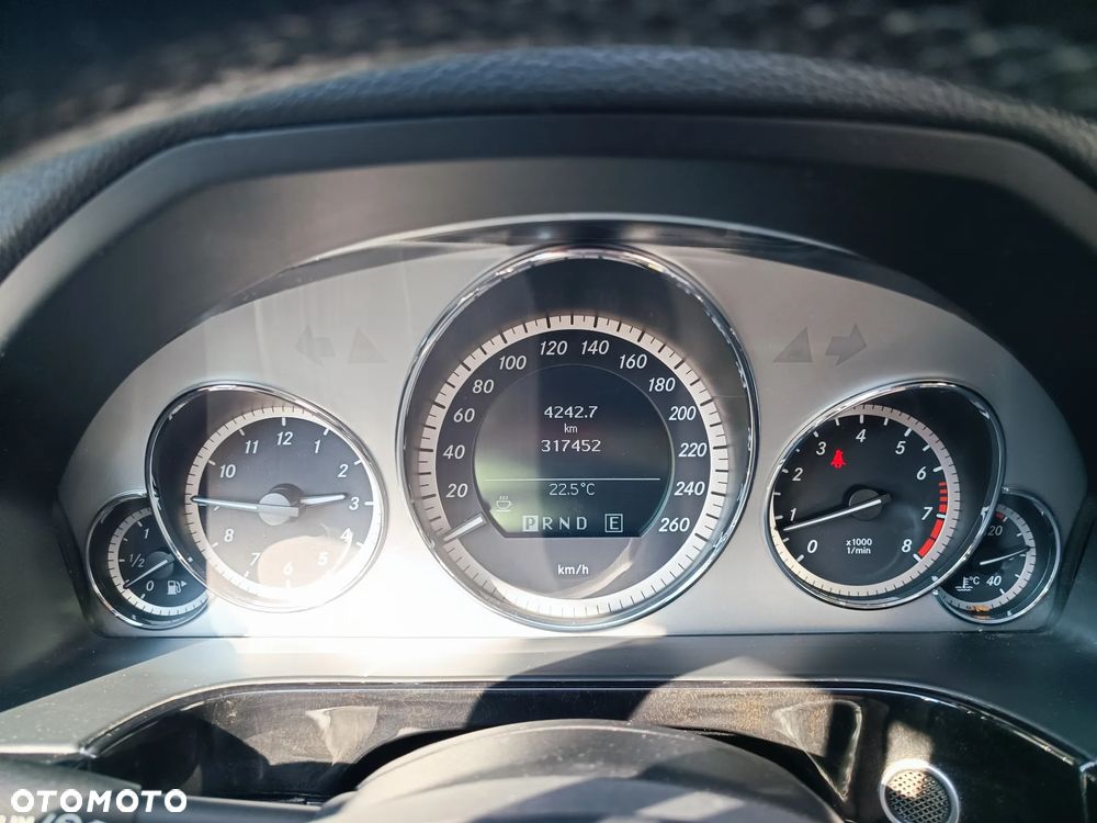 Mercedes-Benz Klasa E 200 T CGI BlueEFFICIENCY 7G-TRONIC Avantgarde - 18