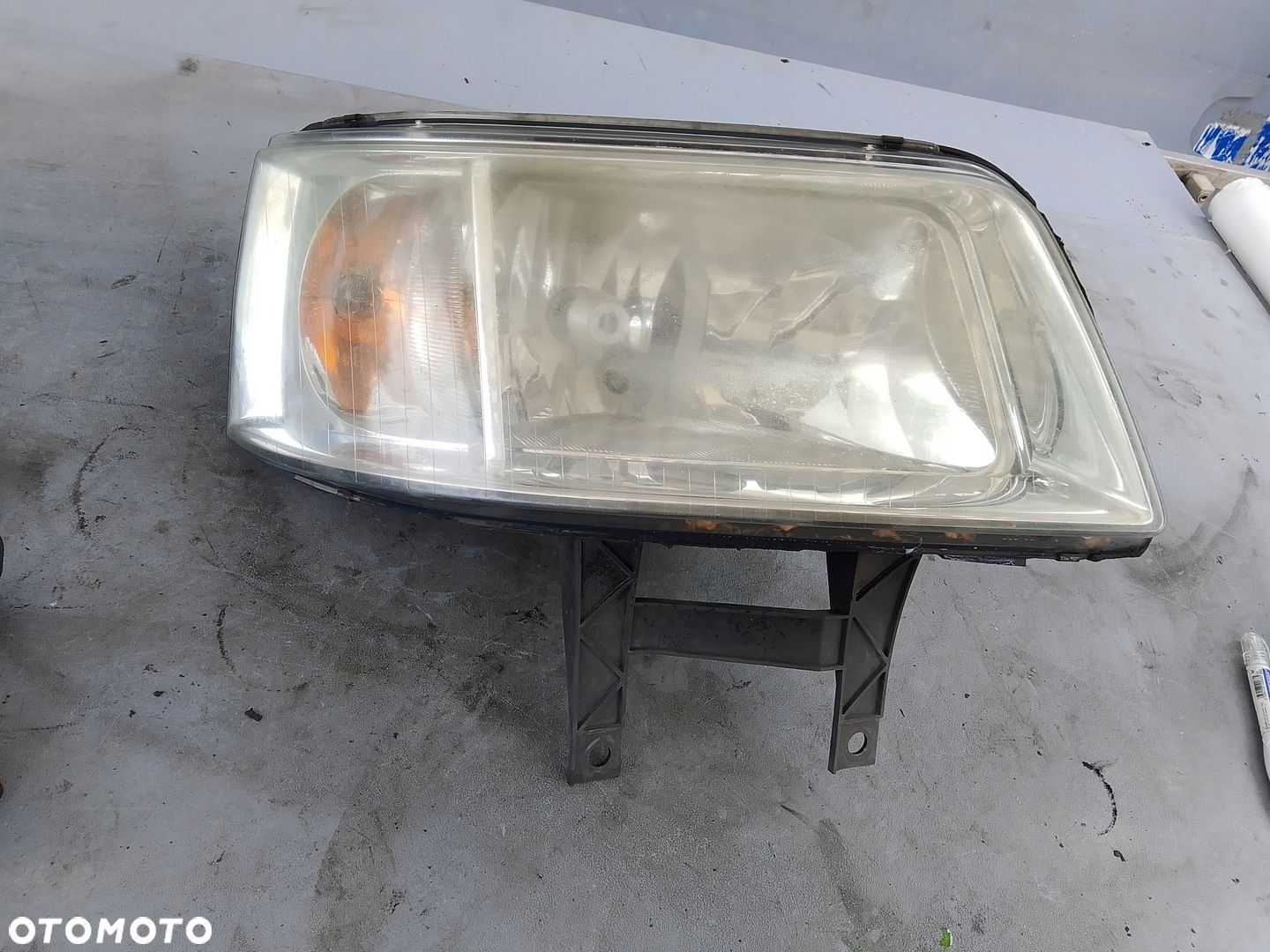 Lampa Prawa Przód VW T5 7H1941016N Europa - 1