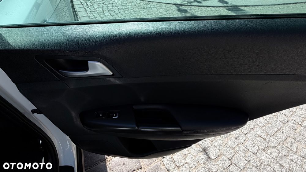 Kia Sportage 1.7 CRDI 2WD Dream-Team Edition - 24