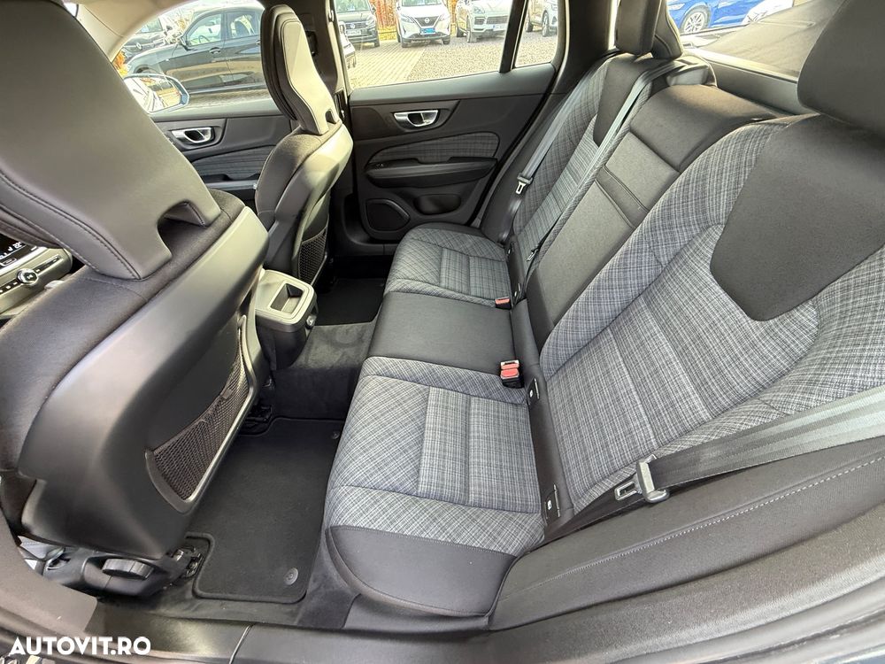 Volvo V60 B3 B DKG Momentum Pro - 21