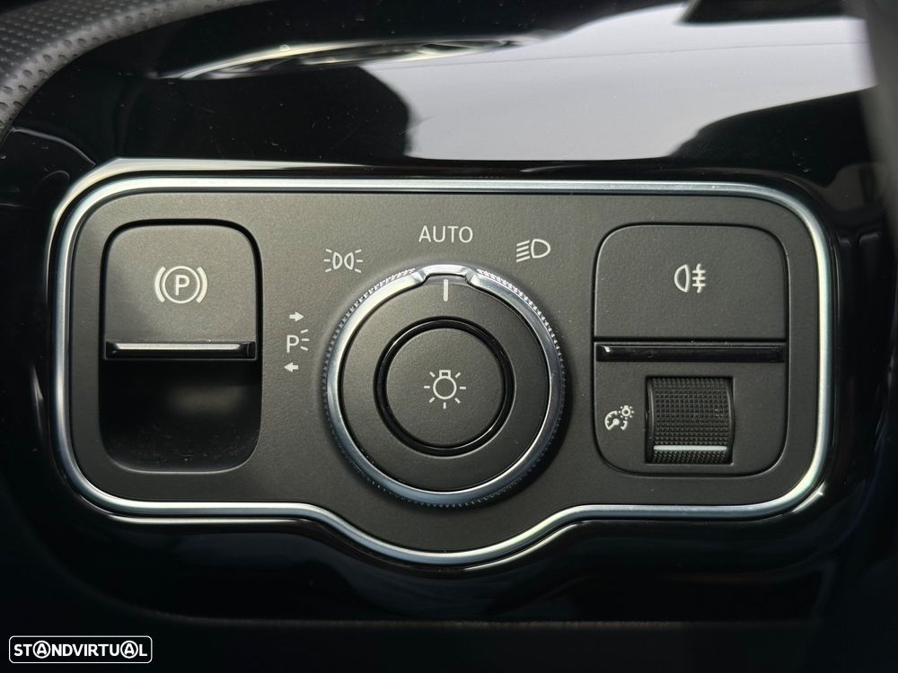 Mercedes-Benz A 180 d 7G-DCT AMG Line - 32