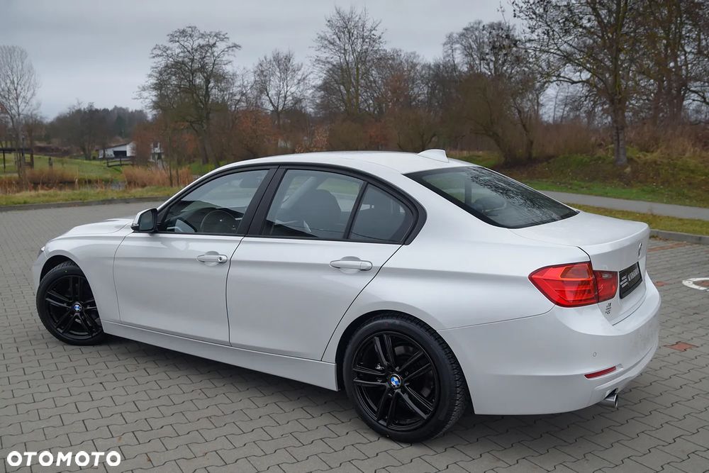 BMW Seria 3 318d - 10
