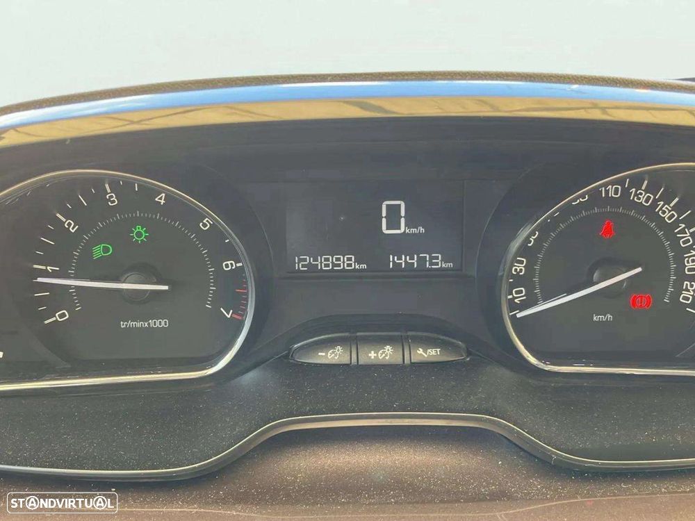 Peugeot 2008 1.2 PureTech Style - 12