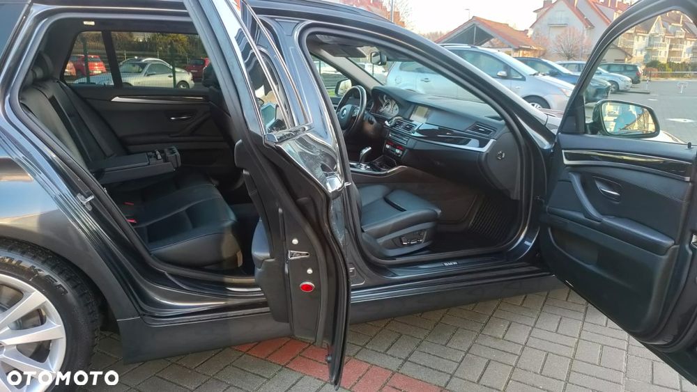 BMW Seria 5 525d Sport-Aut - 28