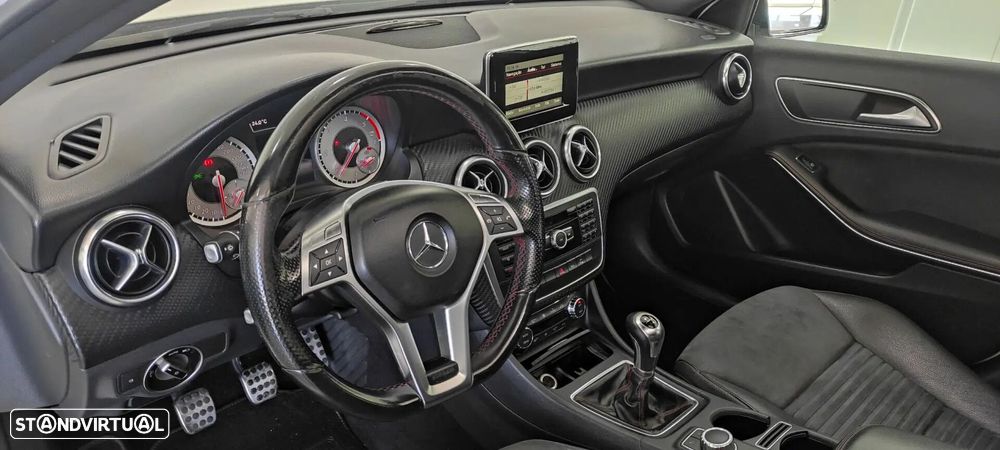 Mercedes-Benz A 180 d AMG Line - 18