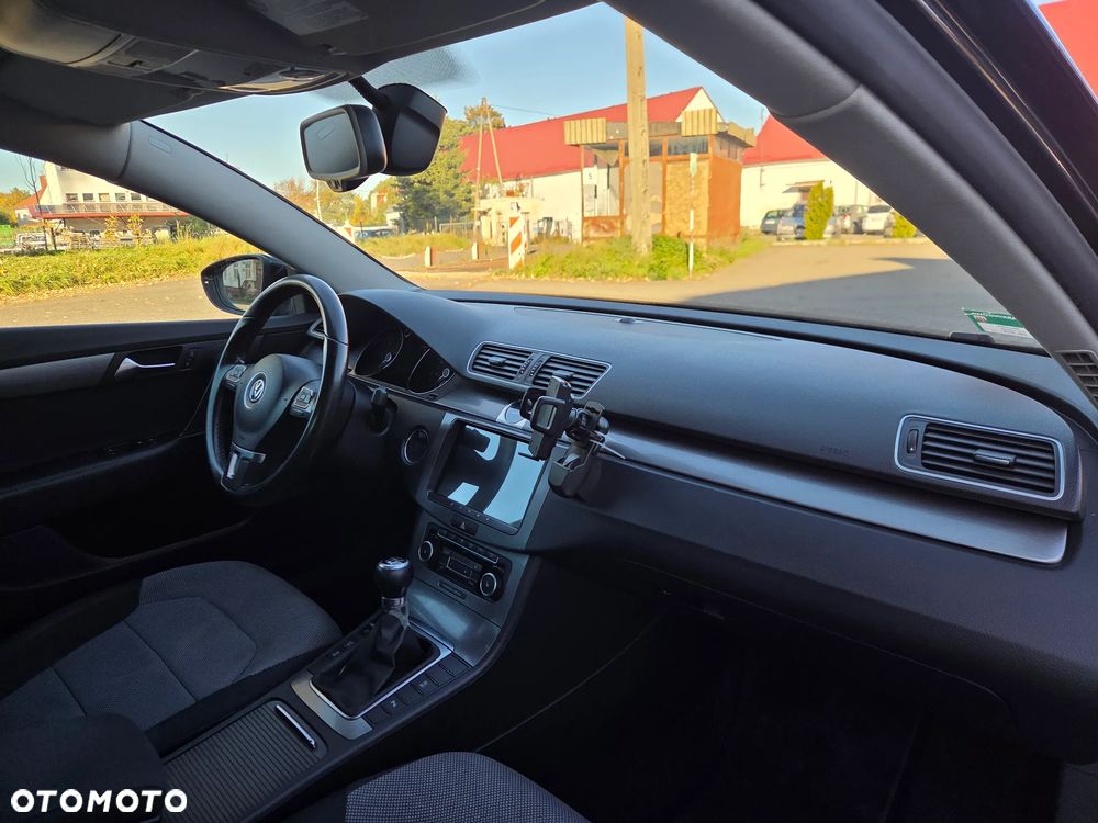 Volkswagen Passat 2.0 TDI DPF Comfortline - 29