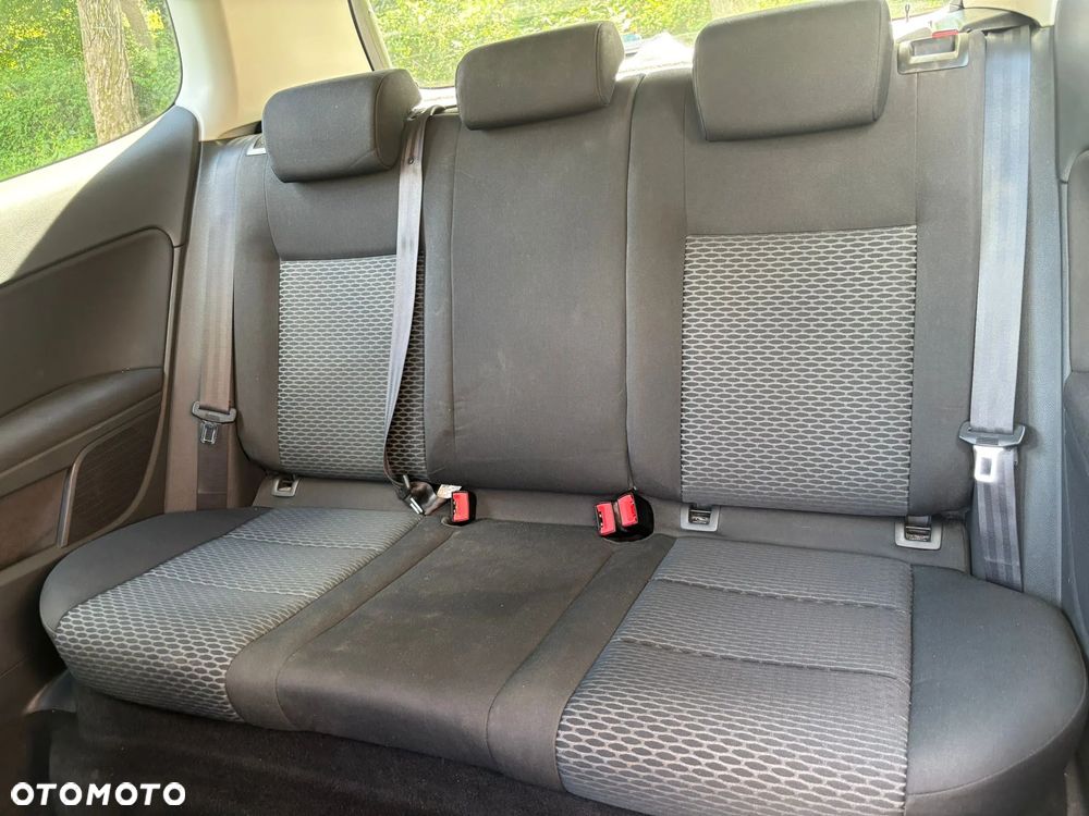 Volkswagen Golf - 10