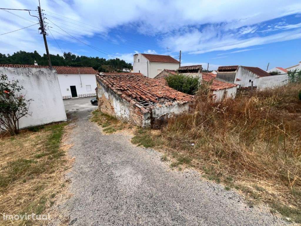 Moradia com Terreno junto à zona de ribeiro no concelho de Abrantes - Grande imagem: 3/14