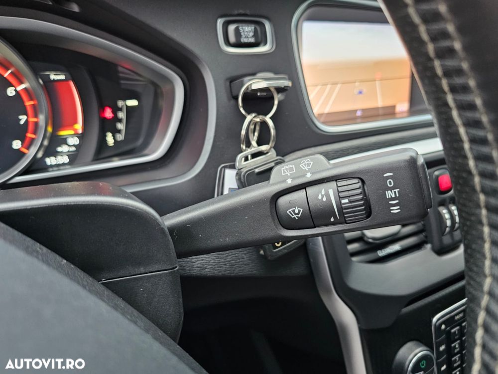 VOLVO V40 2019 — imagine 25