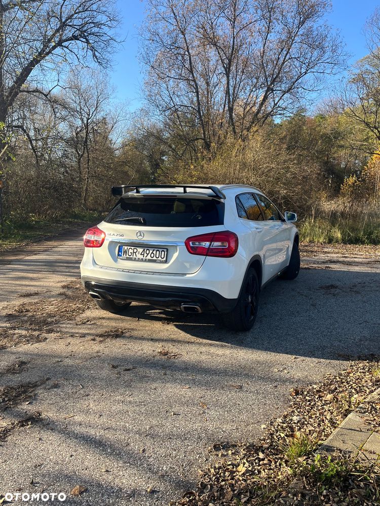 Mercedes-Benz GLA - 2