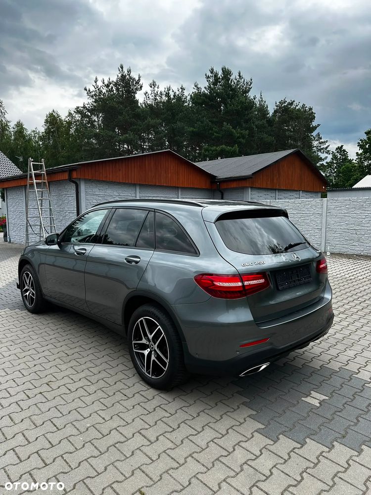 Mercedes-Benz GLC 250 4Matic 9G-TRONIC AMG Line - 5