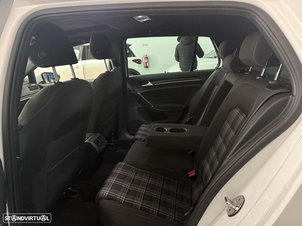 VW Golf 2.0 TDI GTD - 12