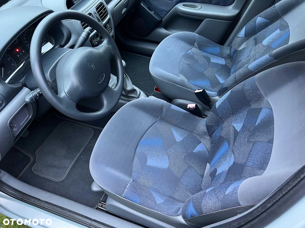 Renault Clio - 8