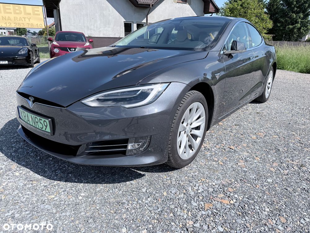 Tesla Model S - 2