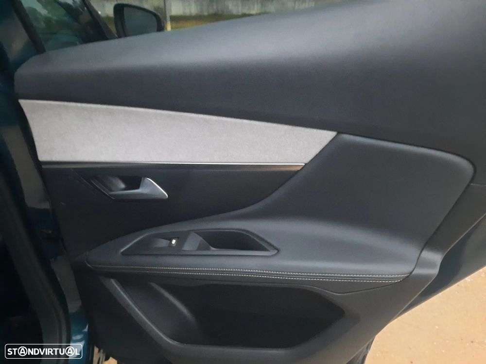 Peugeot 3008 1.6 Hybrid4 GT e-EAT8 - 41