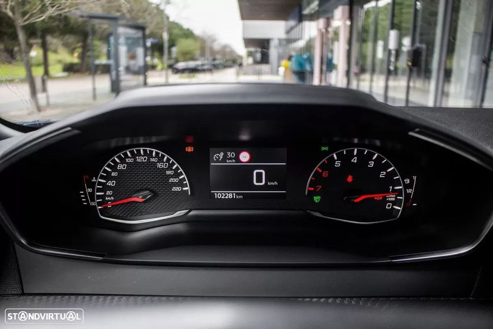 Peugeot 2008 1.2 PureTech Active - 18