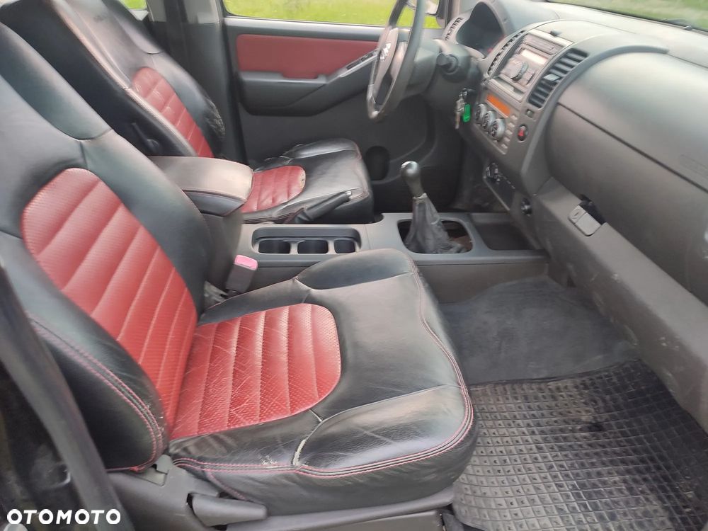 Nissan Navara 2.5 D Platinum - 14