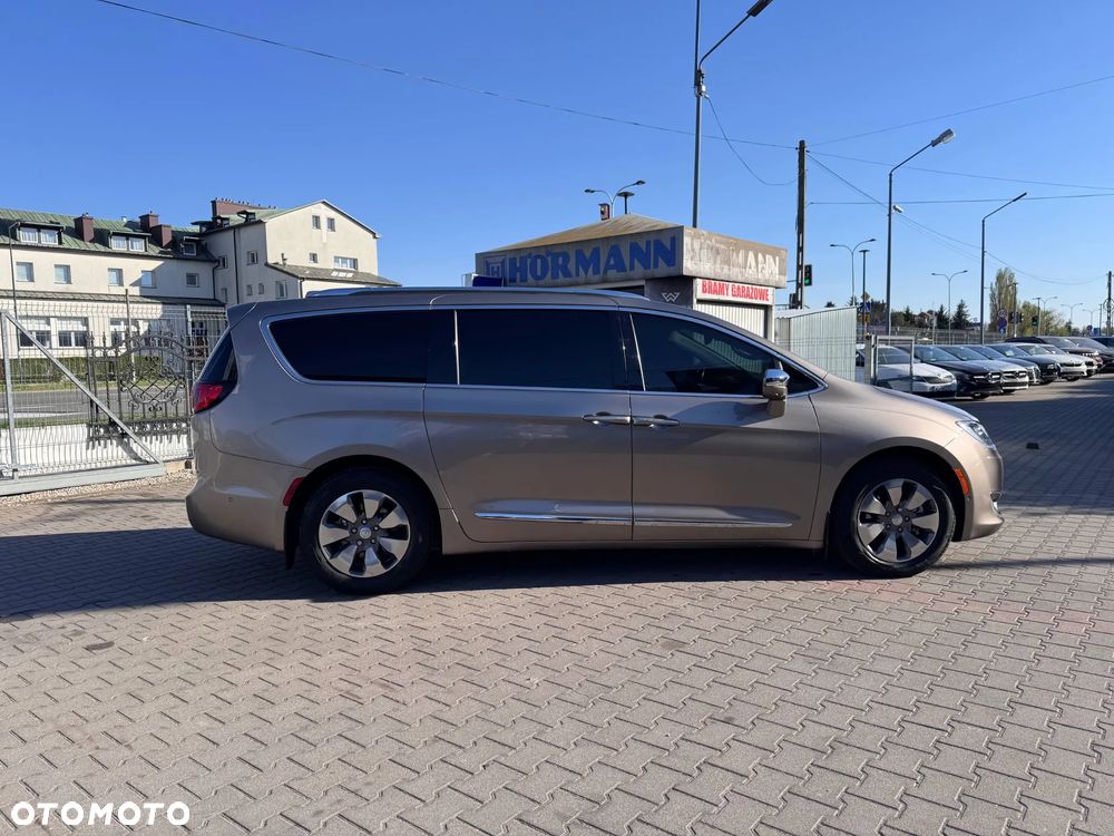 Chrysler Pacifica - 4