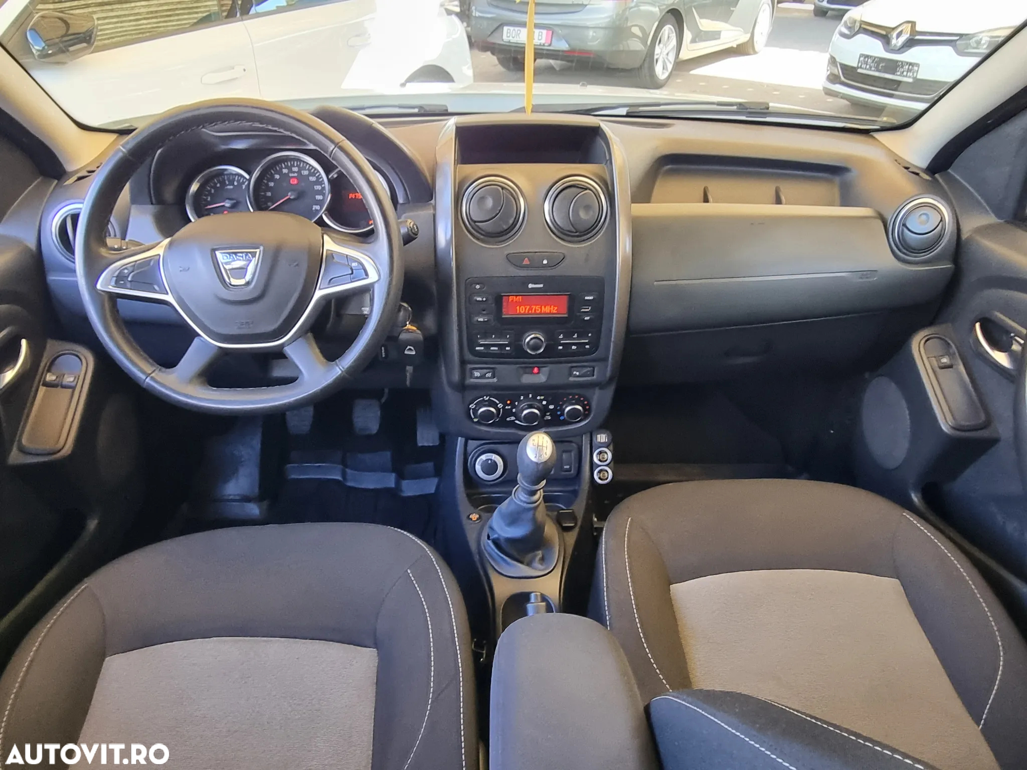 Dacia Duster 1.2 TCe 4x4 Laureate - 4