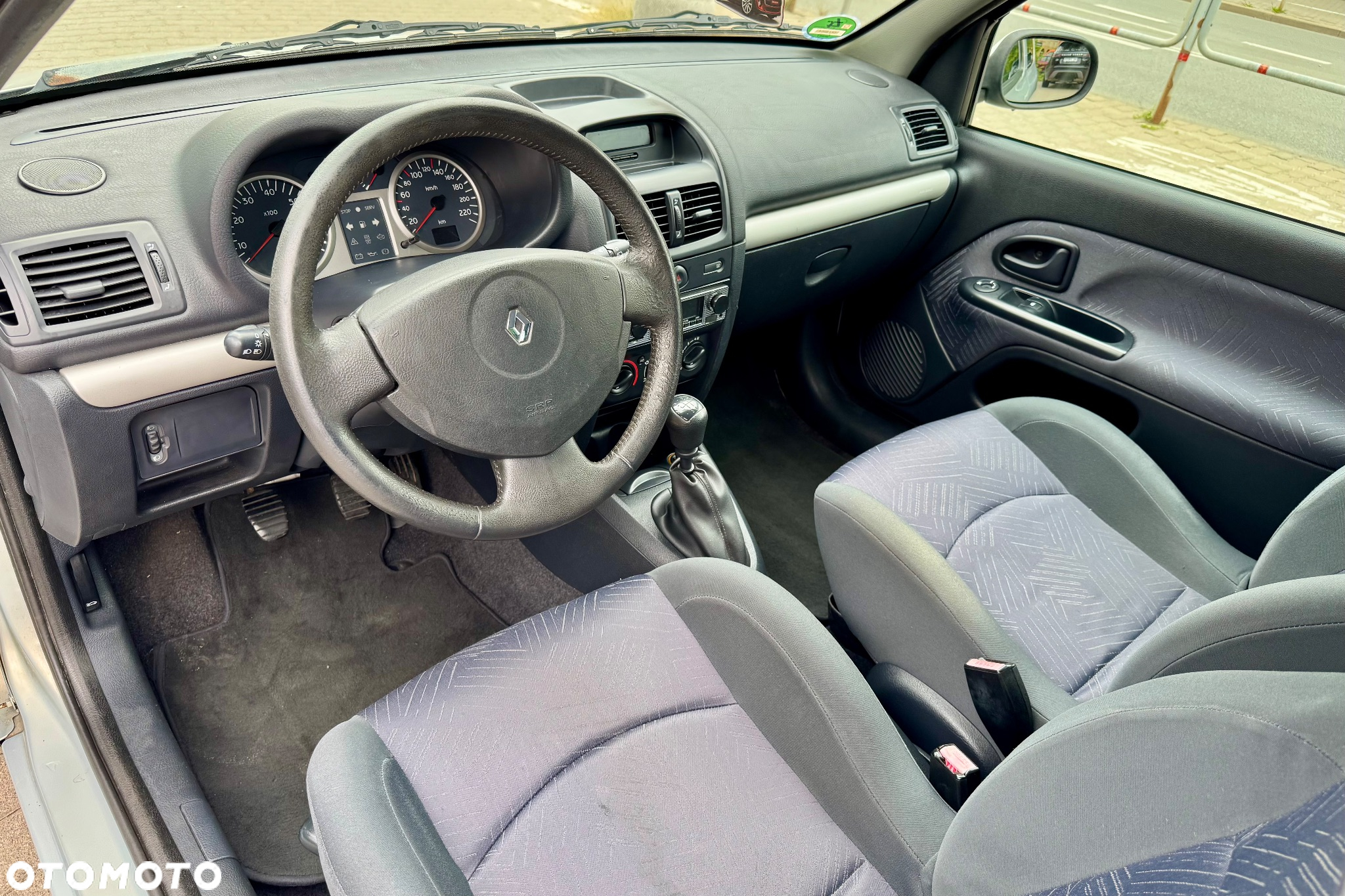 Renault Clio 1.4 16V Privilege - 13