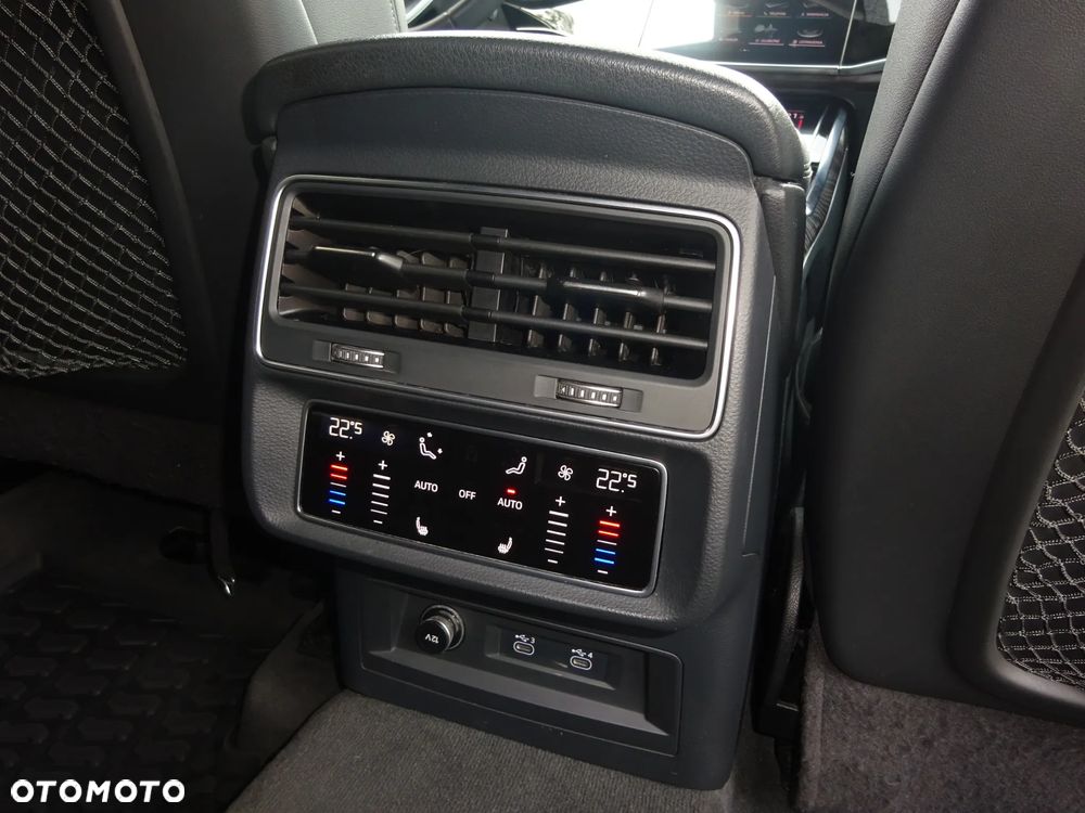 Audi Q8 SUV TFSI quattro 250 kW tiptronic S line business - 13