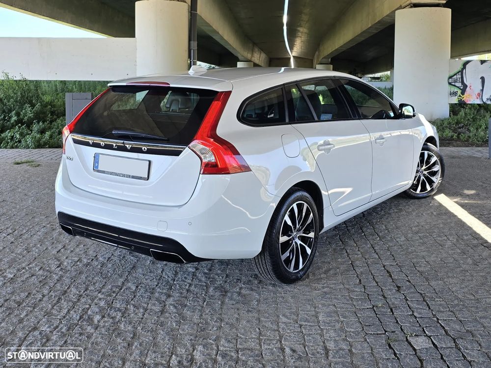 Volvo V60 D3 Momentum - 4