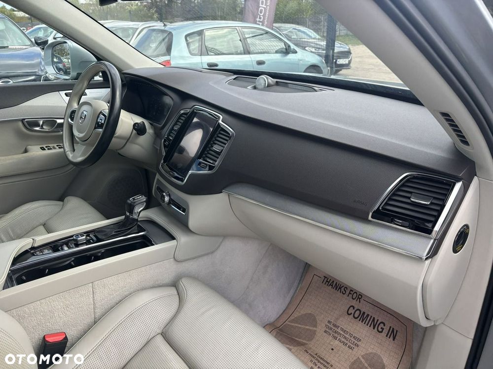 Volvo XC 90 - 40
