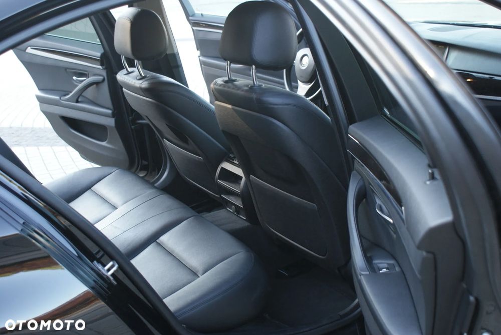 BMW Seria 5 528i Sport-Aut Luxury Line - 22