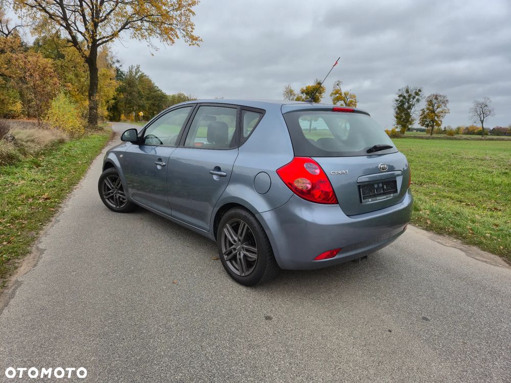 Kia Ceed Cee'd 1.6 Crdi Comfort - 23