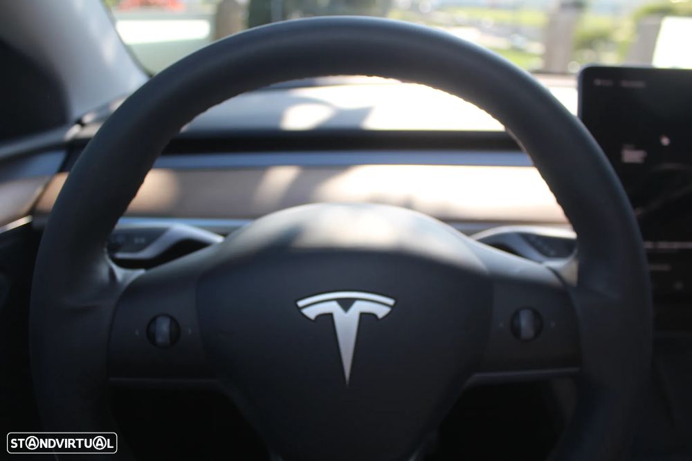 Tesla Model Y Performance Dual Motor AWD - 13