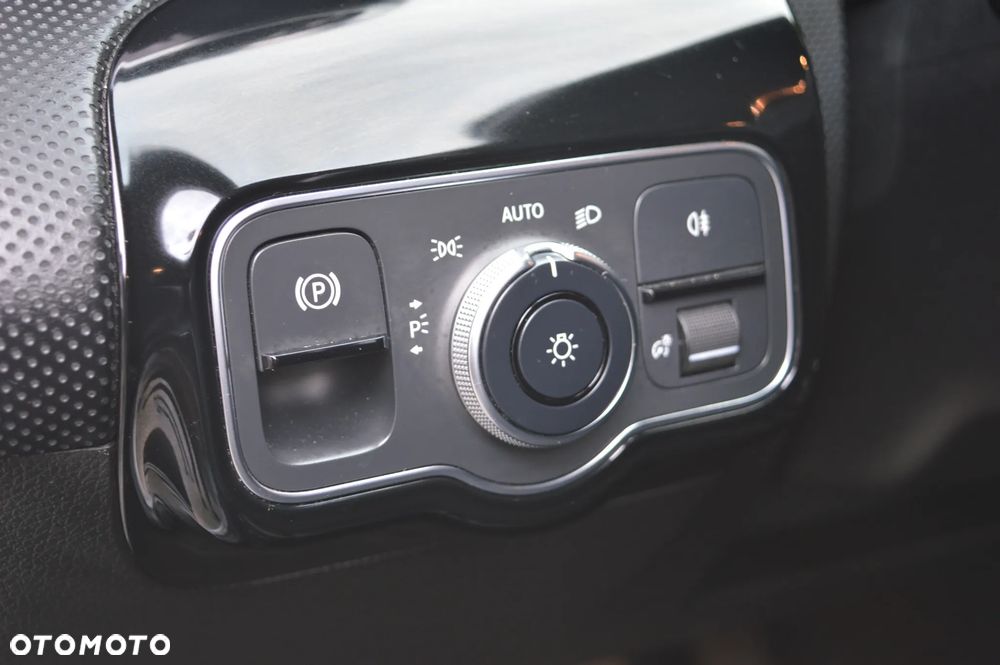 Mercedes-Benz Klasa A 180 d Progressive 7G-DCT - 34