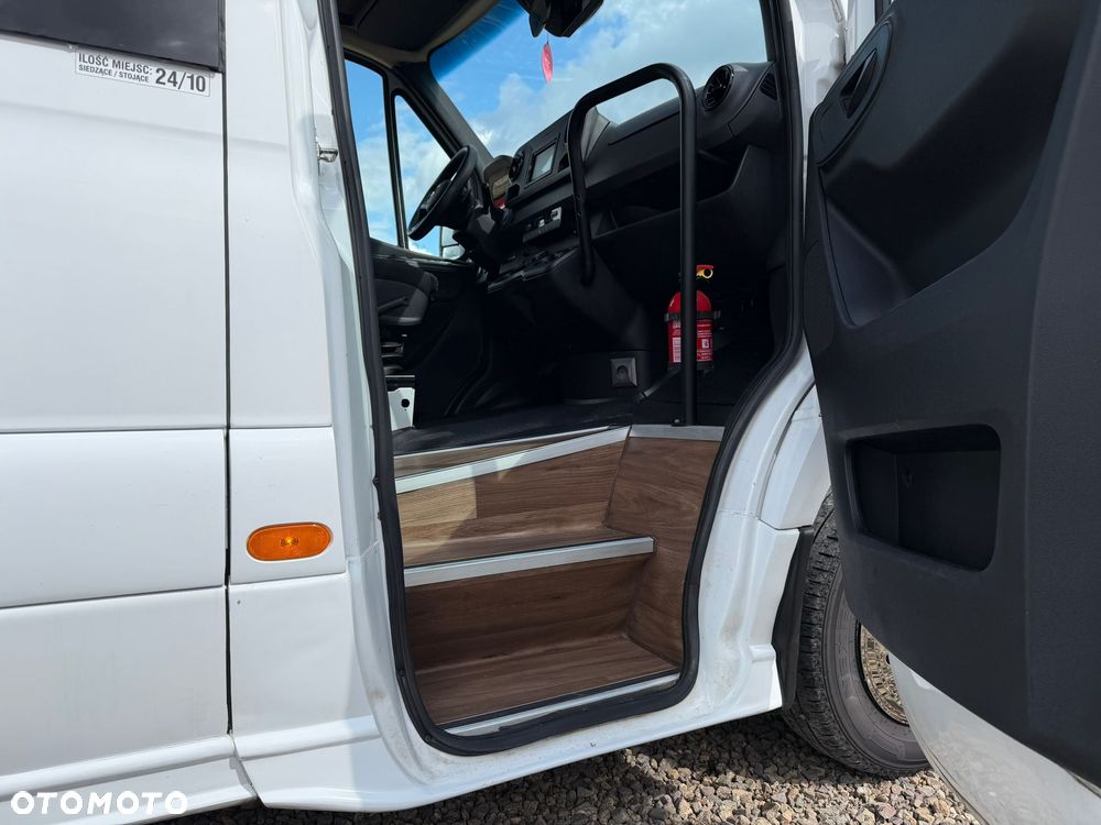 Mercedes-Benz Sprinter 519 - 12