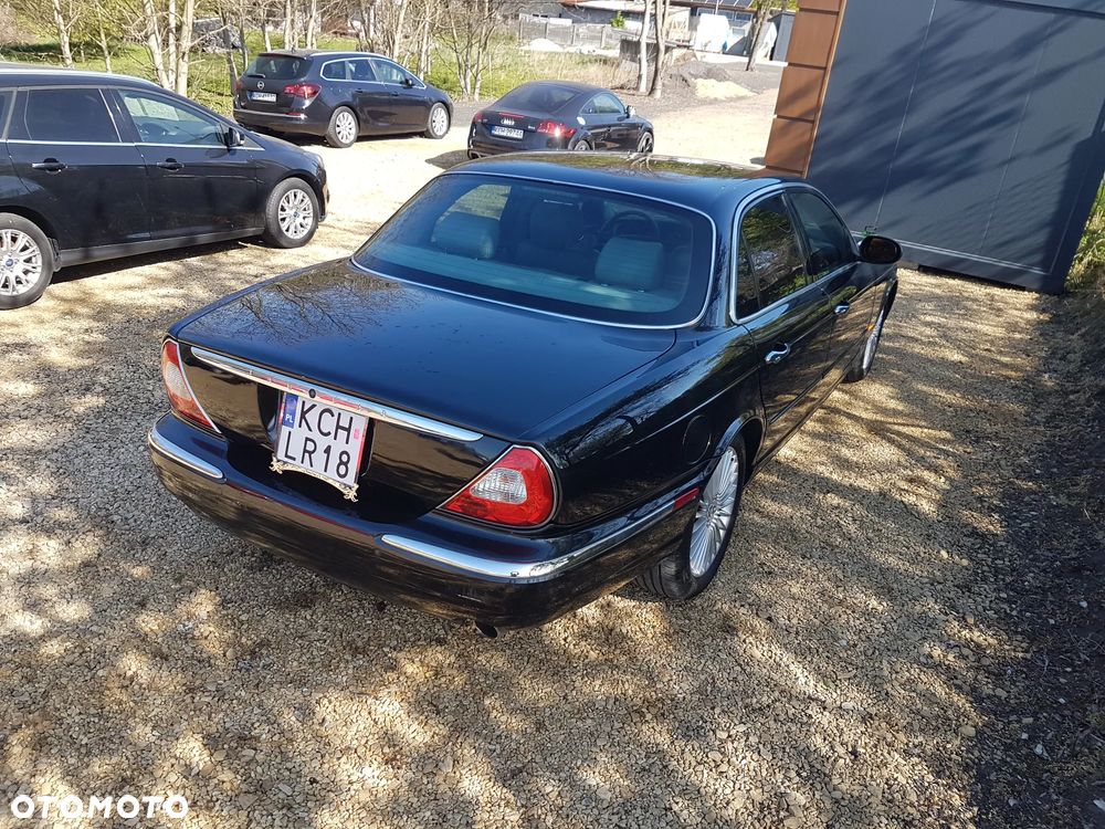 Jaguar XJ - 8