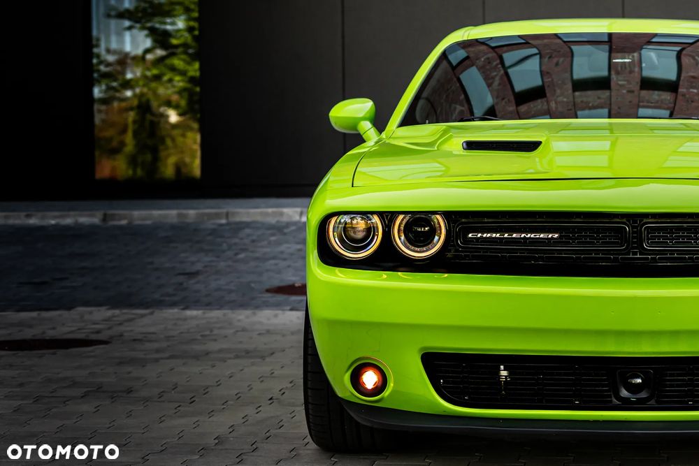 Dodge Challenger - 14