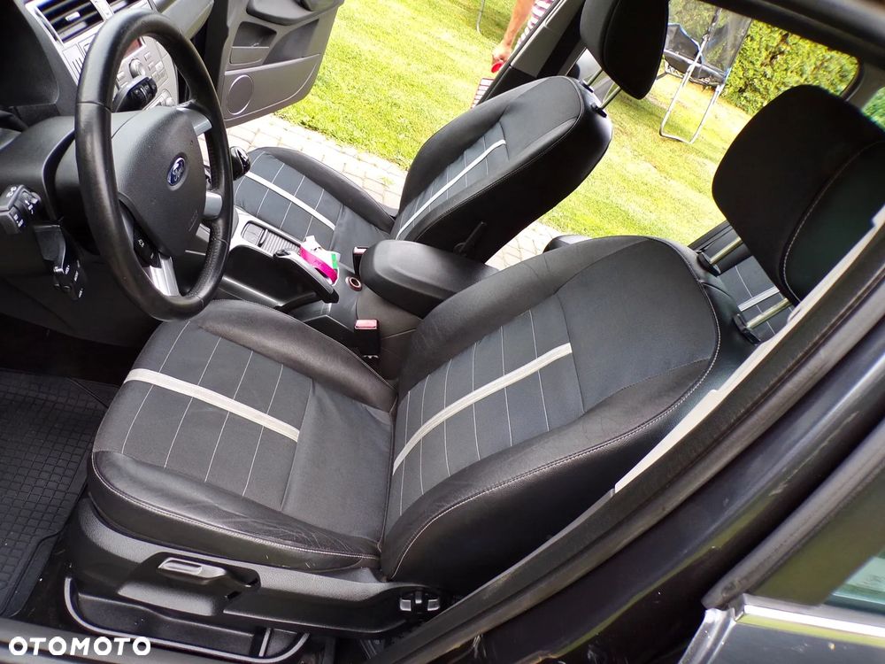 Ford Kuga 2.0 TDCi 2x4 Titanium - 21