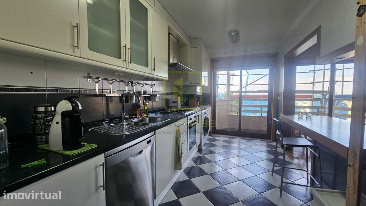 Apartamento T2 em Condomínio Fechado - Grande imagem: 2/28