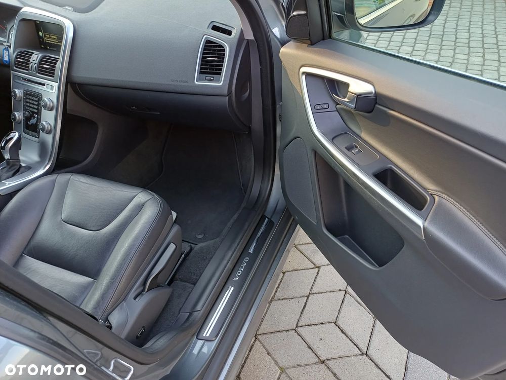 Volvo XC 60 D3 Geartronic Momentum - 24