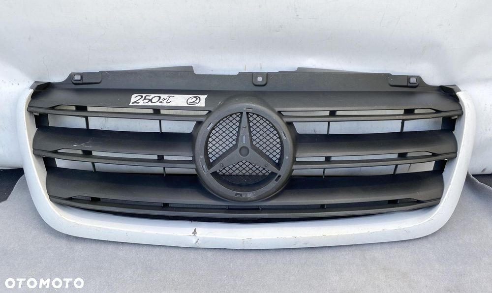 SPRINTER 907 910 17- ATRAPA GRILL PRZEDNI MASKOWNICA PRZÓD Z RAMKĄ BIAŁĄ - 1
